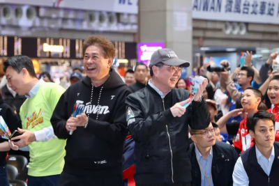 包機看球秀收據自清！張育萌挺卓揆嗆藍委：赴廈門單據敢公開嗎？