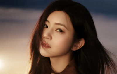 陳妍希上海遭粉絲鎖喉告白！整隻手伸到胸前　背後伸手遞信引眾怒