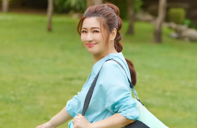 Selina懷二胎傳聞再起！為105歲外婆慶生　近照曝光遮腹部引猜測