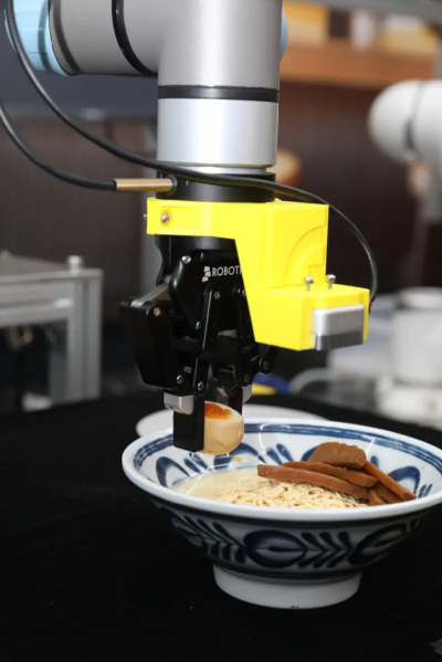 甩麵與擺盤一次到位！淨零城市展引商機　拉麵師傅也可以AI化