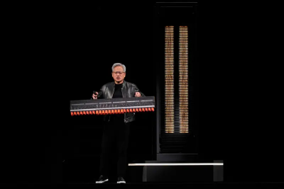 黃仁勳預告AI晶片商機破兆！分析指「維持領導地位」泡沫仍在