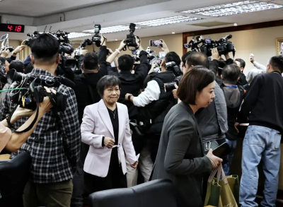 劉世芳怒視記者脫口1句　媒體人狠酸她：採訪不是騷擾