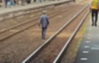 台鐵樹林站驚見老翁漫步鐵軌上！站務員月台緊張狂追畫面曝光