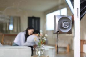 大掃除解放雙手！DIKE 全新 X2 仿生擦窗機器人 6,000 元有找