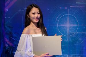 華碩 Zenbook A16 筆電在台開賣！羽量級機身坐擁最強 AI 效能