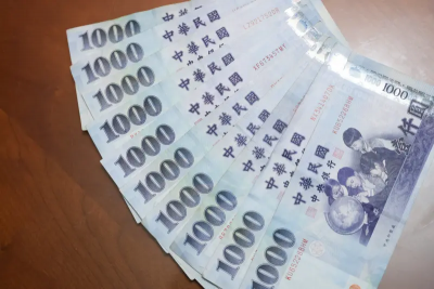 股匯雙殺！熱錢持續撤出　新台幣貶逾1角、見「32字頭」