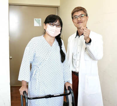 50歲師膝蓋久站破損、挖空 醫揭「種軟骨」神奇長回缺骨