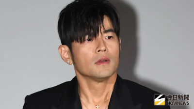 周傑倫V字西裝撞衫羅伯派汀森　台灣人一面倒選他大勝：完全沒輸