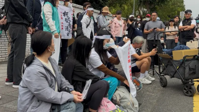 柯文哲遭重判17年！北院外小草崩潰哭了　激動狂吼「賴清德下台」