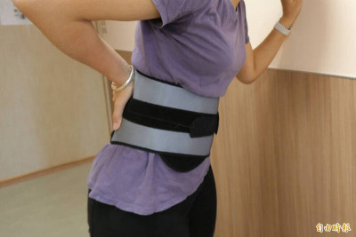 護腰不是萬靈丹！ 食藥署警：長戴恐害肌肉退化