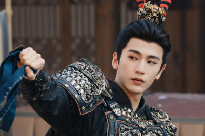 《逐玉》張凌赫臉畫太白！挨酸粉底液將軍　還反讓何潤東漲粉25萬