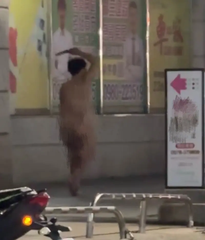 快訊／台中驚傳全裸男持刀弒母　媽媽遭割頸斷氣送醫急救