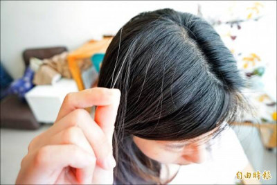白髮狂冒停不住？ 專家警：越長越白恐缺5大營養