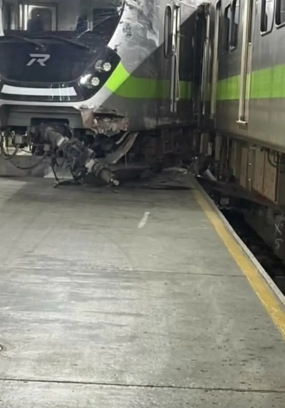 台鐵七堵站晚間事故　2列電聯車相撞釀5節車廂出軌