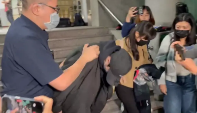 王子閃兵案交保！湊齊50萬步出地檢署　鞠躬致歉僅說「這三字」