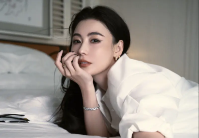 張柏芝二兒子Quintus超帥氣！外表像她翻版　背媽上街互動超吸睛