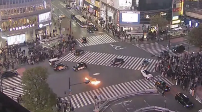 東京澀谷十字路口驚傳火警！男潑油點火嚇壞路人　犯後自行投案