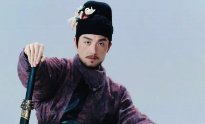 《逐玉》蔣萬安有演？撞臉殺豬小隊金爺　全台笑翻：難怪很眼熟