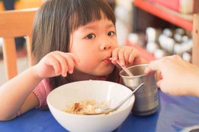護眼用喝的 營養師提「護眼橘拿鐵」
