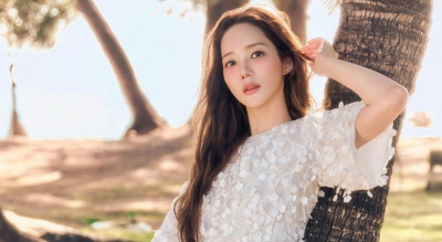 根本人間仙女！樸敏英最新大片海灘邊慵懶神情「仙氣炸裂」直接封神