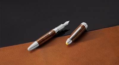 萬寶龍把法拉利GT跑車變成鋼筆！紅木筆身搭鉑金筆尖 打造奢華懷舊風