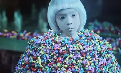 《乩身》白髮小鬼是鄒暟澐！親曬照否認是女生　奪金鐘感言超爆笑