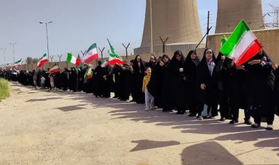 伊朗官員號召人民「牽手護電廠」！民眾組人鏈肉身當坦畫面曝光