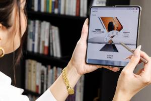 無感摺痕、哈蘇2億畫素相機！全新頂規摺疊旗艦在台上市