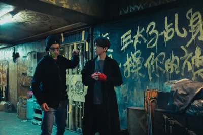 《乩身》柯震東房間大公開！林鶴軒爆猛料：他跟很多女生在牀上XX