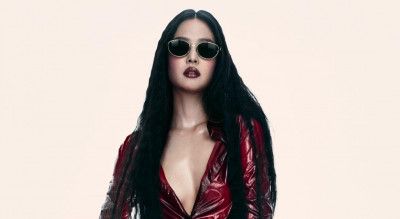 Jennie半穿馬甲炸出爆乳辣翻鏡頭！解放曲線打破性感天花板