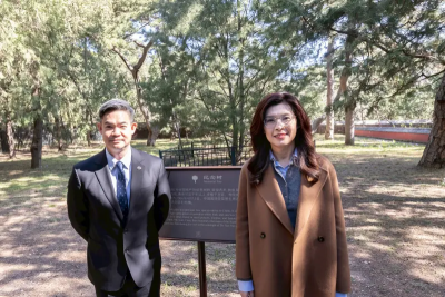 終於來了！拜謁孫中山衣冠塚　連勝武與「這棵樹」合影藏玄機