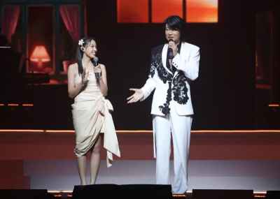 遊鴻明熱唱「26歲包養正妹」突衝上台！公開金援內幕：從小包到大