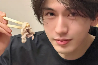 張凌赫舌頭超靈活！示範徒嘴剝蝦3秒成功　粉絲看呆：哥哥有練過