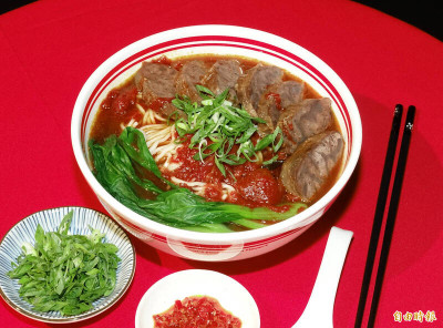 腎友自認清淡外食 醫揭「隱藏高鈉地雷」籲燙青菜快去醬汁