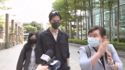 粿粿、王子雙雙搞失蹤！範姜彥豐怒控婚內出軌　全身黑首現身開庭