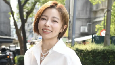 艾成過世3年！遺孀王瞳淚崩獻唱送祂　公公哭勸：趕快找人照顧妳