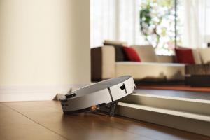 石頭旗艦掃拖機器人登台！聲波震動＋AI感測　深層清潔更強