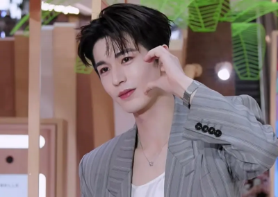 張凌赫真的太紅了！深圳出席活動人潮擠爆　粉絲坐商場門口等整晚