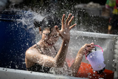 泰女參加潑水節突癱軟！送醫竟驗出迷姦藥成分　疑遭「水槍下毒」