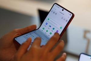 想要「小尺寸手機」卻買不到！安卓大廠只給這替代方案