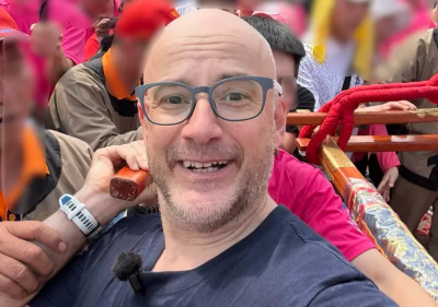 吳鳳等了2小時成功扛到大甲媽神轎！感動喊：我已是台灣的一部分