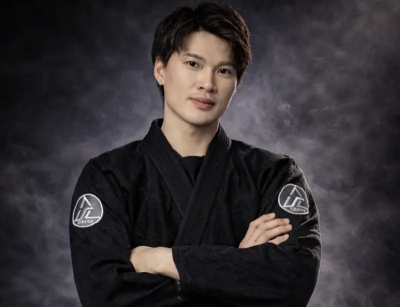 太猛了！裏長競選照驚見「6塊腹肌」　全場嗨翻：選士官長？