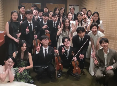 宋仲基和英國老婆首度公開出席活動！Katy真實美貌讓旁人都驚呆