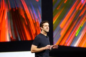 蘋果新任執行長 John Ternus 是誰？這些產品都出自他手