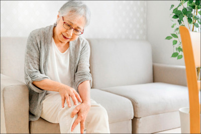 膝關節嚴重磨損 關鍵「墊片」置換 告別「軟腳」