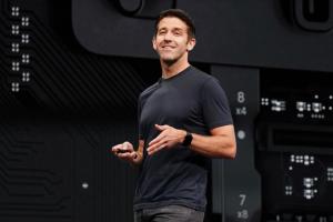 不只有 iPhone 18！蘋果新任執行長 John Ternus 預告新產品