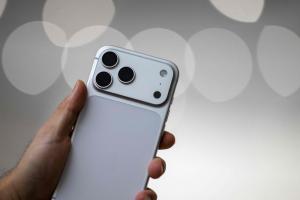 要追上 Android 手機了？傳蘋果 iPhone 考慮升級 2 億畫素鏡頭