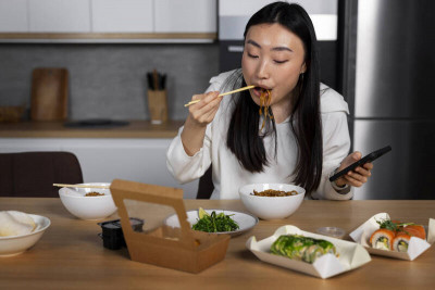 喫太晚更容易胖！ 研究：提早用餐者BMI較低