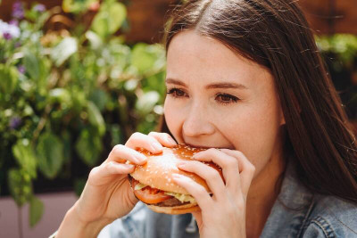 用餐前不只算熱量 營養師：「咀嚼」更重要