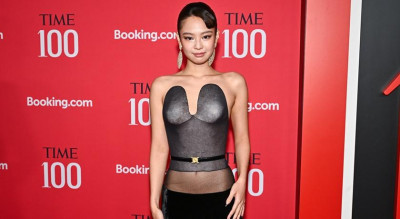 魔鬼身材也翻車？Jennie黑色薄紗竟讓腰間肉現形 超奇葩胸部沒人看得懂